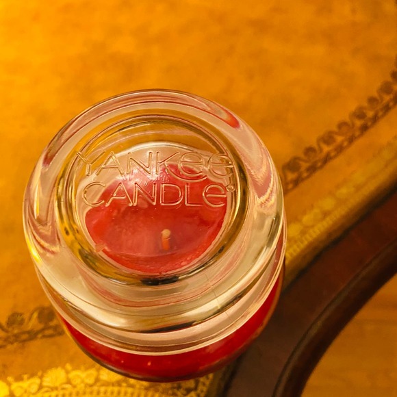 Yankee Candle Festive Holiday Ribbon Candy 22 0z white label Retired Candle NEW - Picture 3 of 6